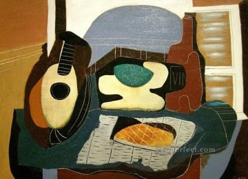 Pablo Picasso Painting - Cesta mandolina botella de fruta y pastelería 1924 cubismo Pablo Picasso